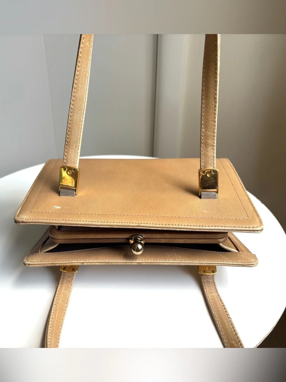 Vintage Koret Tan Leather Structured Shoulder Handbag Purse with Gold Hardware - Picture 12 of 13